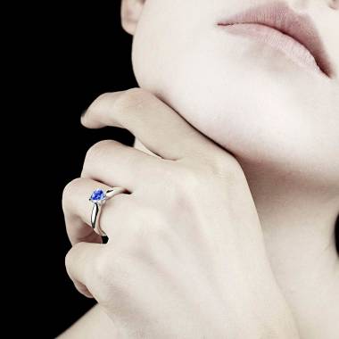 Bague saphir bleu or blanc Motherhood