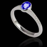 Bague de fiançailles saphir bleu forme ovale pavage diamant or blanc Moon