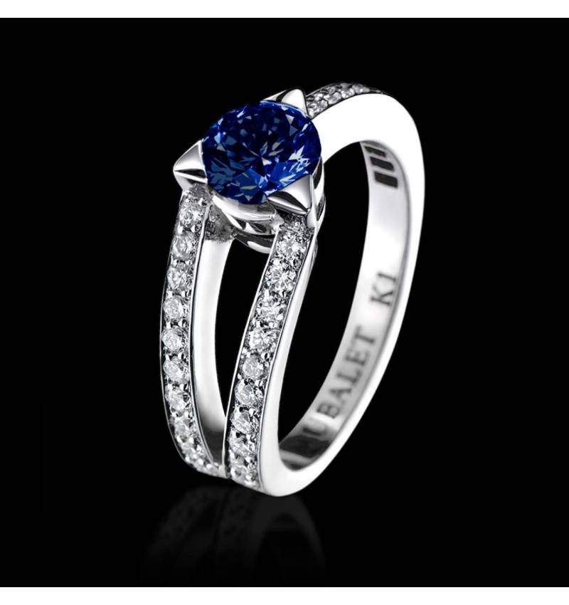 Bague de fiançailles saphir bleu pavage diamant or blanc Plena Luna