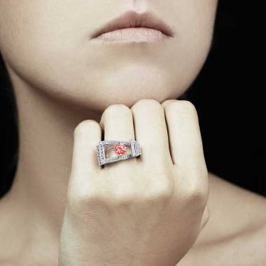 Bague rubis pavage diamant or blanc Romanesque