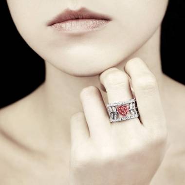 Bague de fiançailles rubis pavage diamant or blanc Flowers of Love