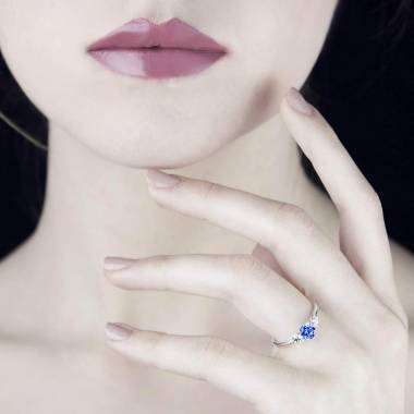 Bague de fiançailles saphir bleu pavage diamant or blanc Nayla