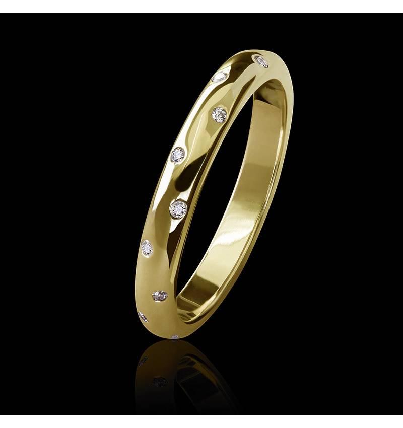 Alliance mariage or jaune 18K, pavage diamants